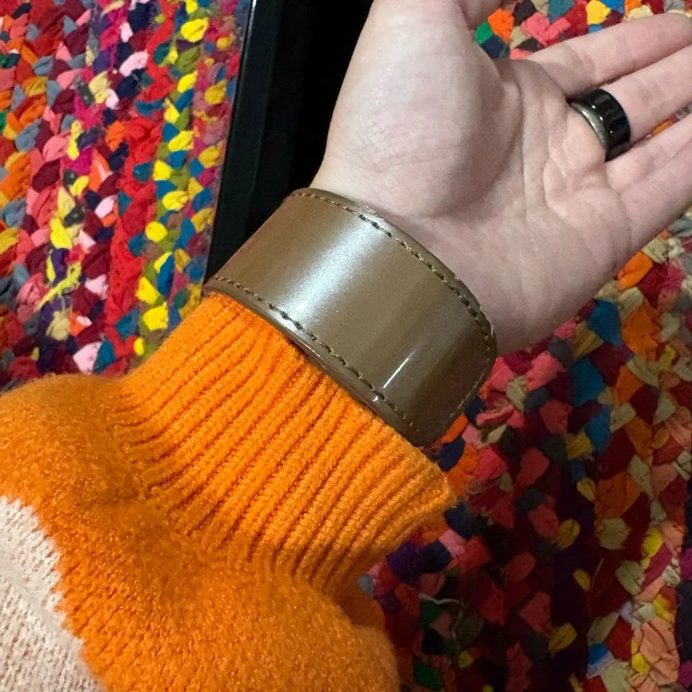 BEIJO BROWN SNAP-ON WATCH W/ BOX